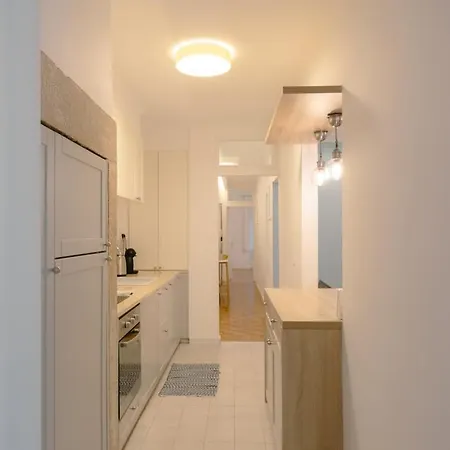 2br With Large Private Terrace | By Airnest Apartman *