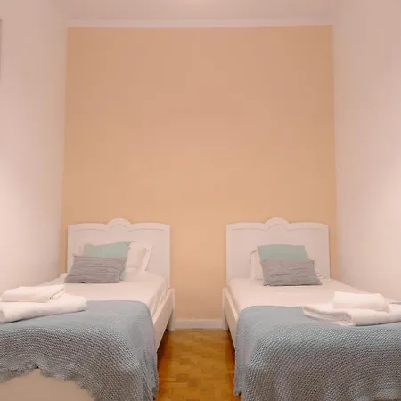 2br With Large Private Terrace | By Airnest Appartement
