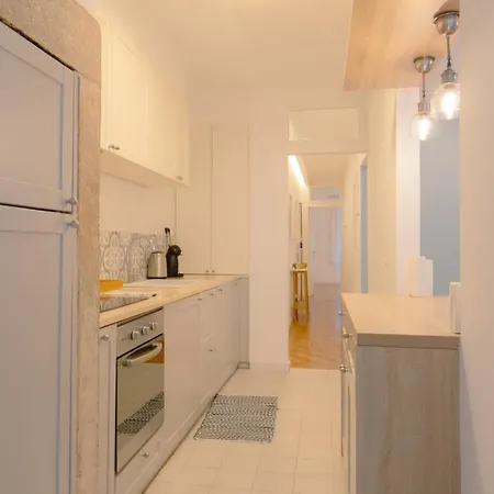 2br With Large Private Terrace | By Airnest Apartman *